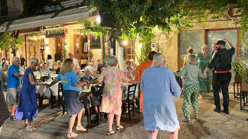 Udflugt 1: Grsk aften med folklore (inkl. aftensmad)